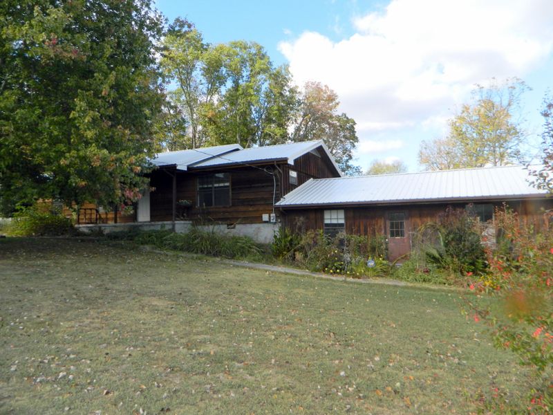 140 Brown Dr, Trenton, GA 30752