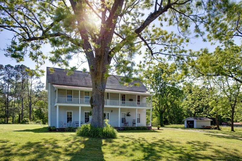 578 County Rd 327, Flat Rock, AL 35966