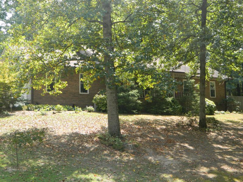 640 Lake Hills Dr, Trenton, GA 30752