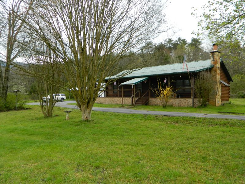 577 Simpson Rd, Trenton, GA 30752