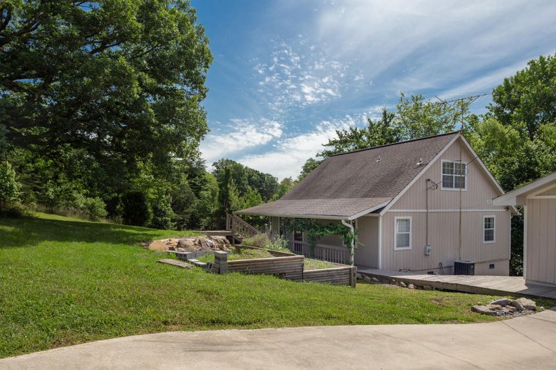 95 S Moore Rd, Rising Fawn, GA 30738