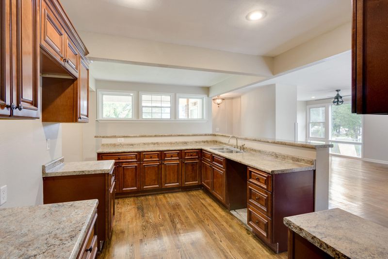 565 Poplar St, Trenton, GA 30752