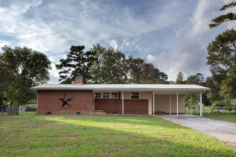 565 Poplar St, Trenton, GA 30752