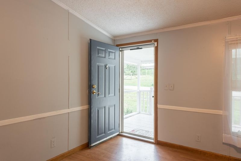 1097 Porter Rd, Trenton, GA 30752