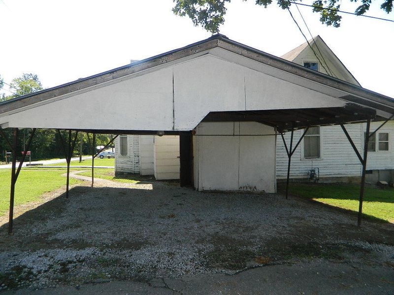 99 5th St, Trenton, GA 30752