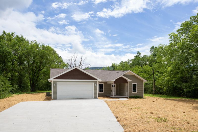 231 Cedar Ln, Trenton, GA 30752