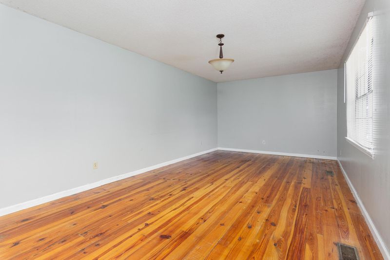 495 County Rd 370, Stevenson, AL 35772