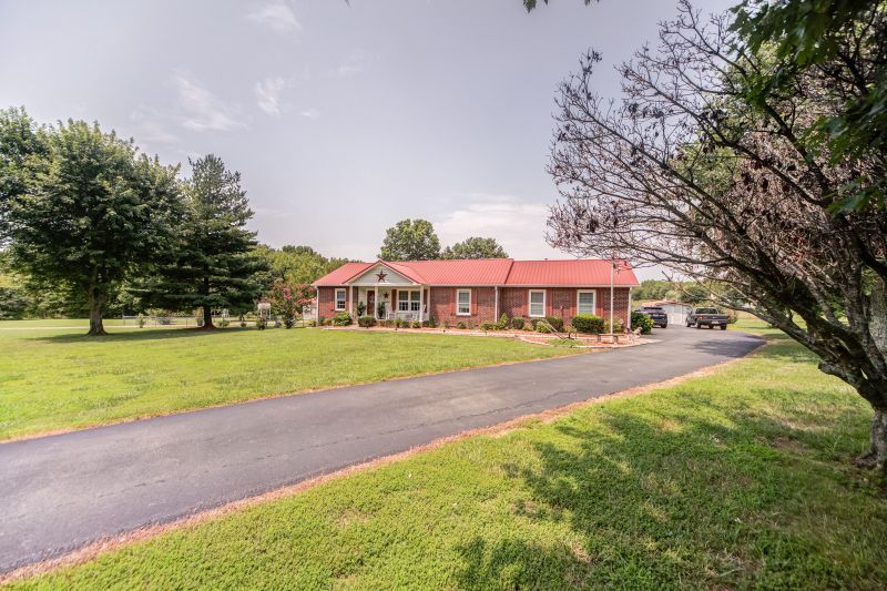 2230 Rawls Rd, Greenbrier, TN 37073