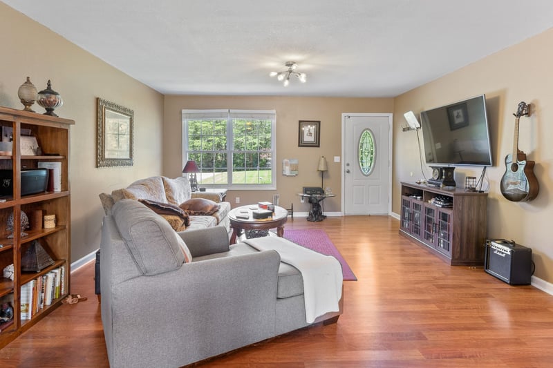 1037 Lillard Williams Rd, Chapmansboro, TN 37035