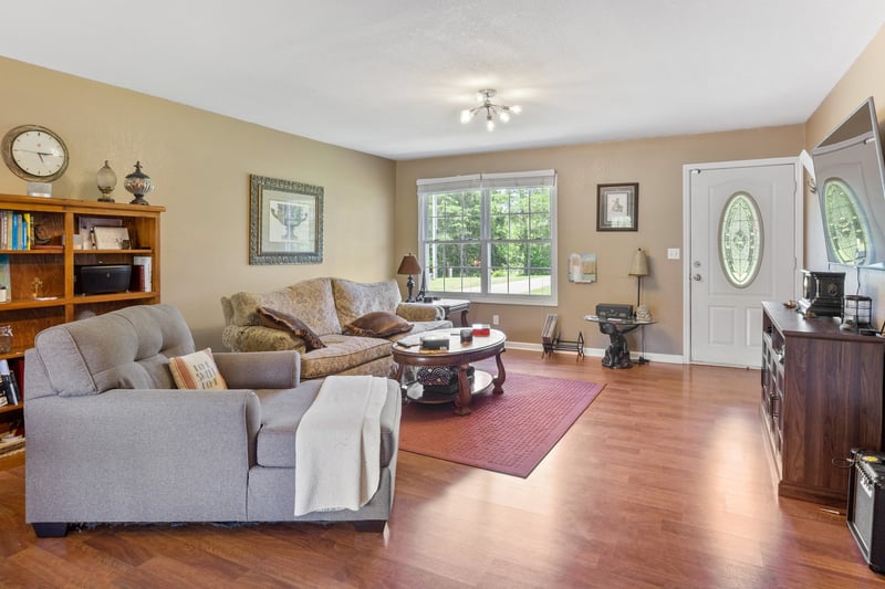 1037 Lillard Williams Rd, Chapmansboro, TN 37035