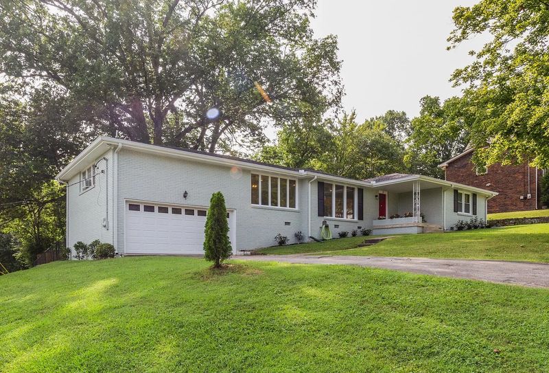 941 Giant Oak Dr, Nashville, TN 37217