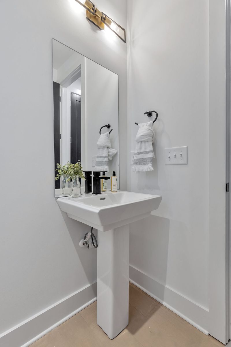 2010 14th Ave N #B, Nashville, TN 37208
