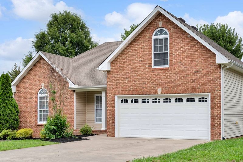 165 Foxrun, Springfield, TN 37172