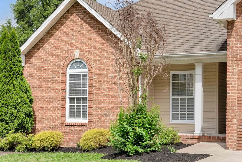 165 Foxrun, Springfield, TN 37172