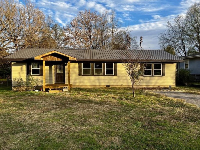 176 N Case Ave, Trenton, GA 30752