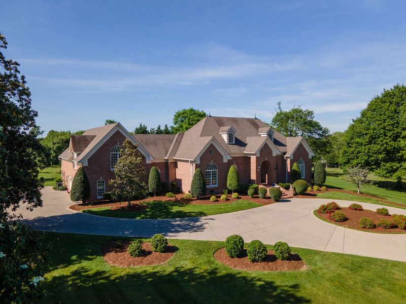 2975 Cages Bend Rd, Gallatin, TN 37066