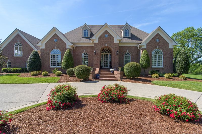 2975 Cages Bend Rd, Gallatin, TN 37066