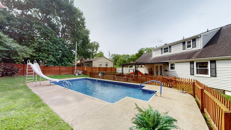 601 Netherlands Dr, Hermitage, TN 37076