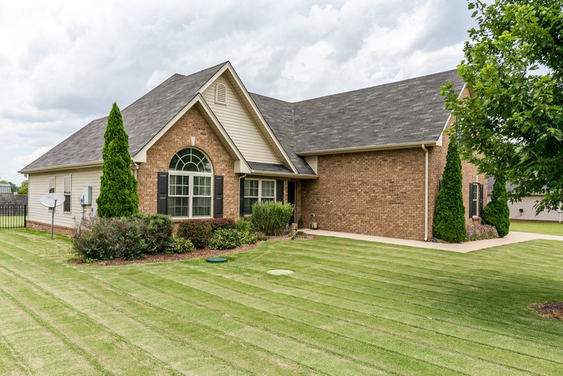 1208 Round Rock Dr, Murfreesboro, TN 37128