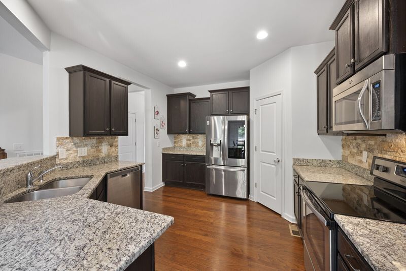 2821 Lakeside Meadows Cir, Mount Juliet, TN 37122