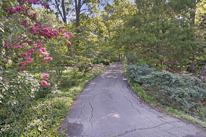 936 Davidson Dr, Nashville, TN 37205