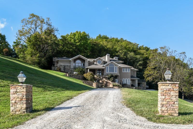 5670 Carters Creek Pike, Thompsons Station, TN 37179