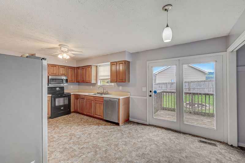 178 Cumberland Cove Dr, Carthage, TN 37030