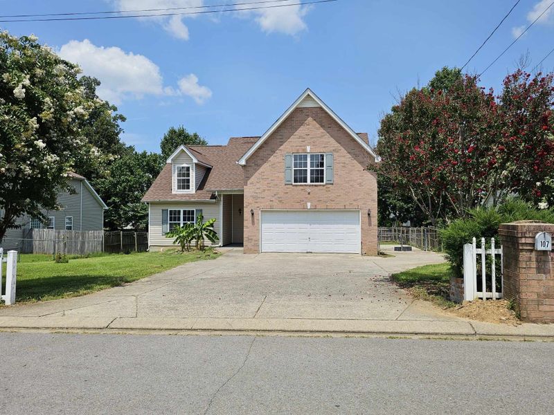107 Mary Joe Martin Dr, La Vergne, TN 37086