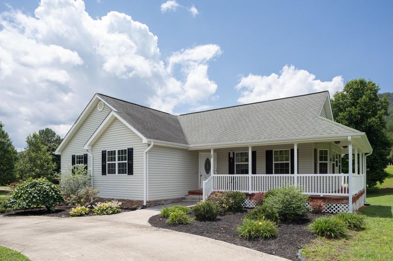 148 Valley Estates Dr, Trenton, GA 30752