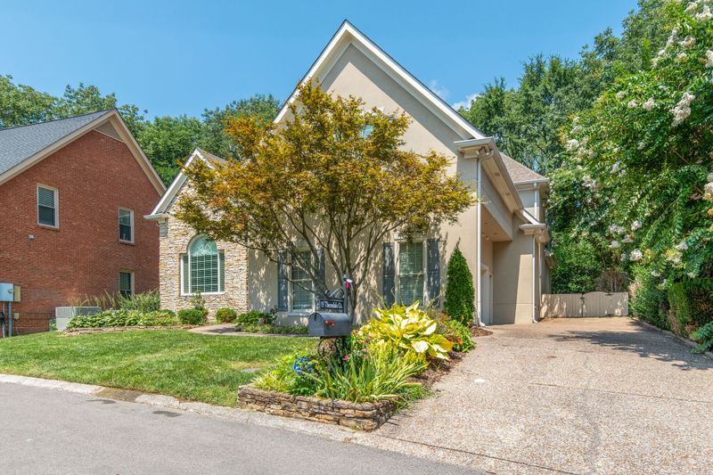 15 Thorndale Ct, Nashville, TN 37215
