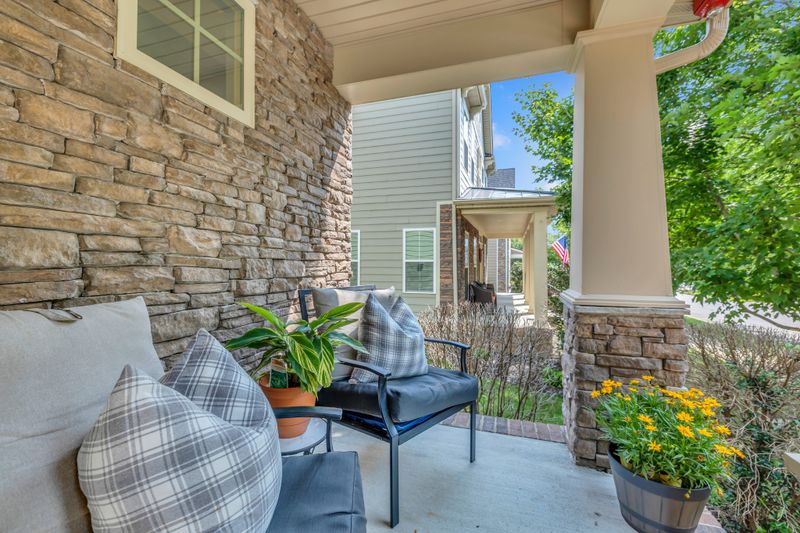 818 Shade Tree Ln, Franklin, TN 37064