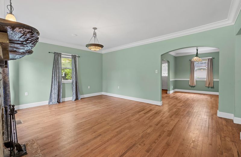 411 Longview Dr, Rossville, GA 30741