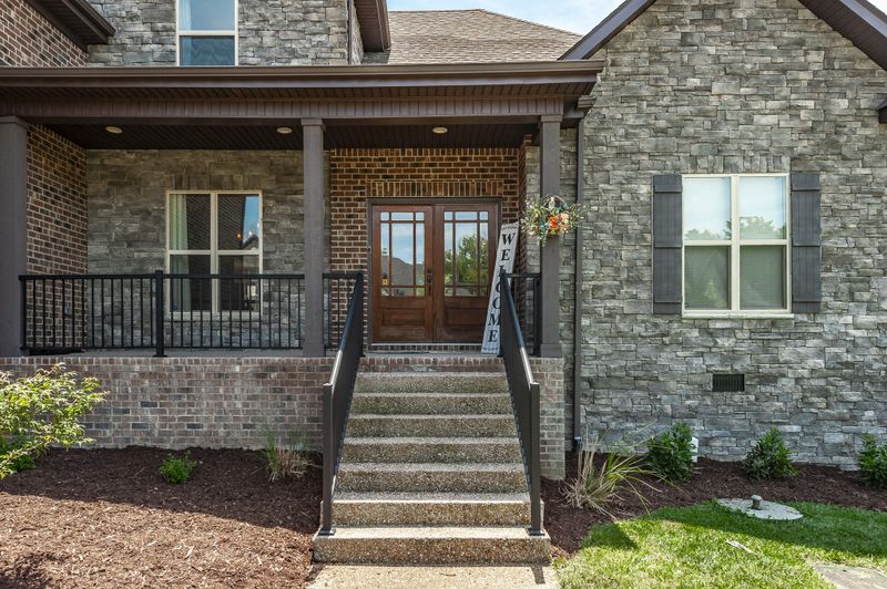 2010 Eagle View Rd, Hendersonville, TN 37075