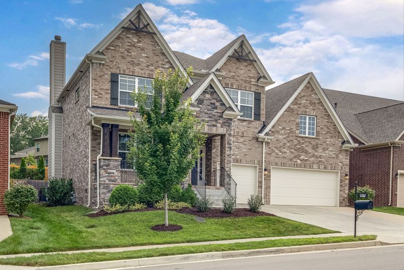 1332 Greenstone Ln, Nashville, TN 37221