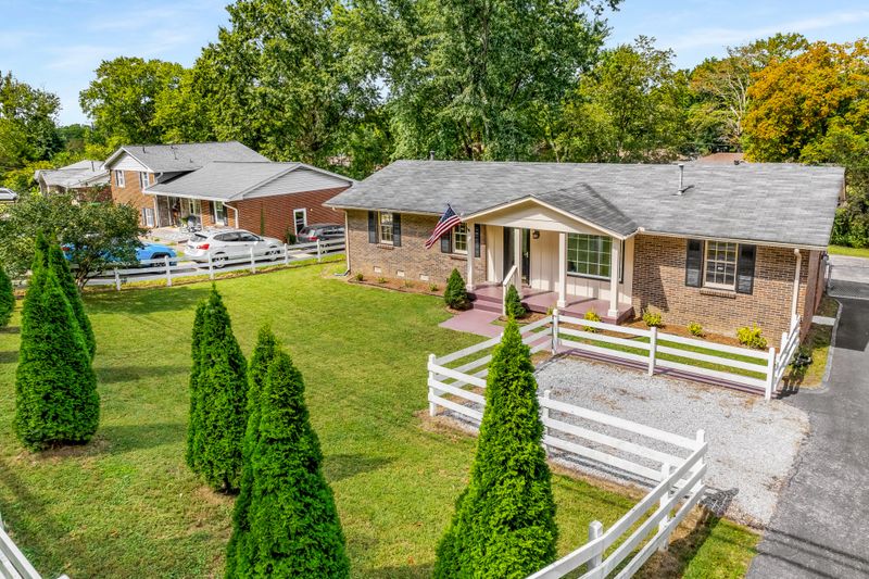 7979 Sawyer Brown Rd, Nashville, TN 37221