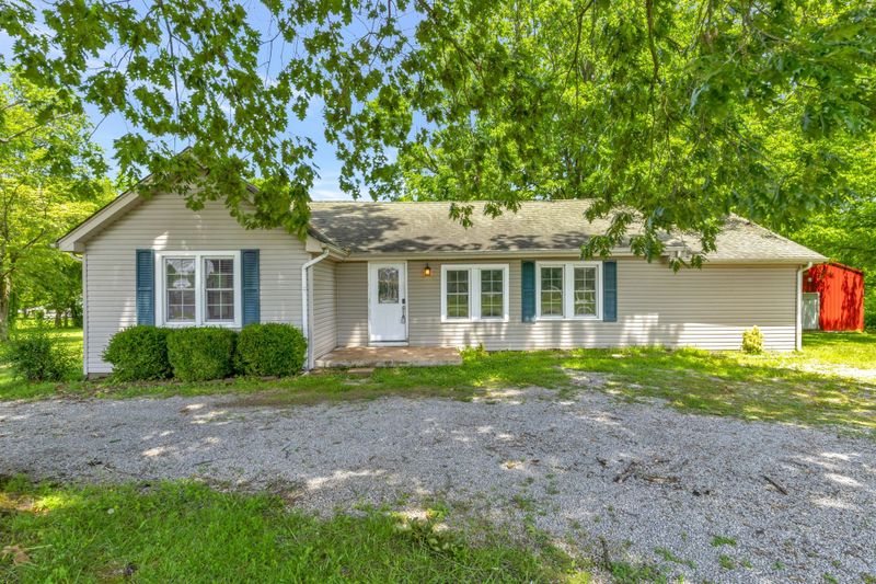 201 Bowling Branch Rd, Cottontown, TN 37048