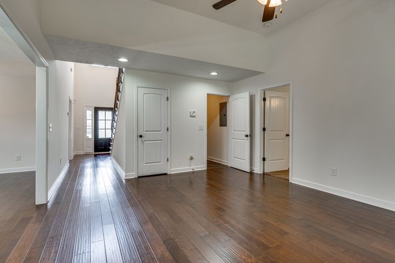 1457 Round Rock Dr, Murfreesboro, TN 37128
