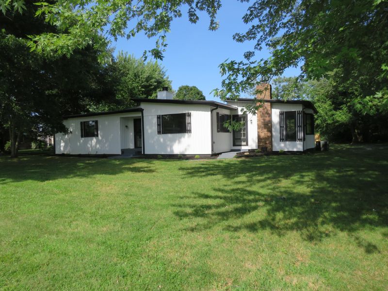 902 S Broadway St, Portland, TN 37148