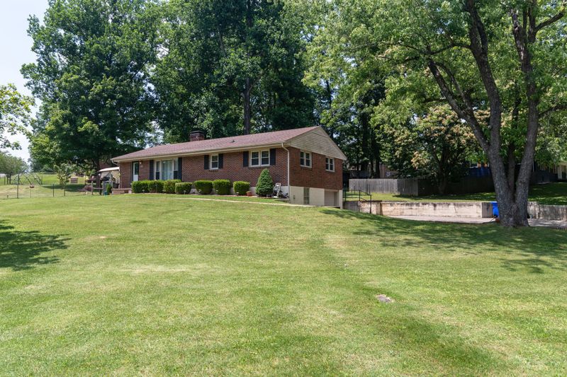 223 Crestland Dr, Columbia, TN 38401