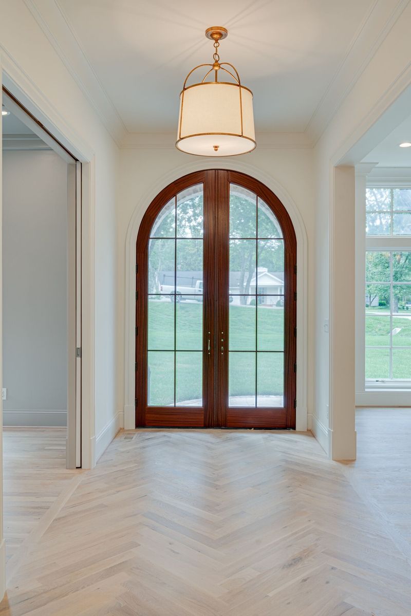 5947 Long Meadow Rd, Nashville, TN 37205