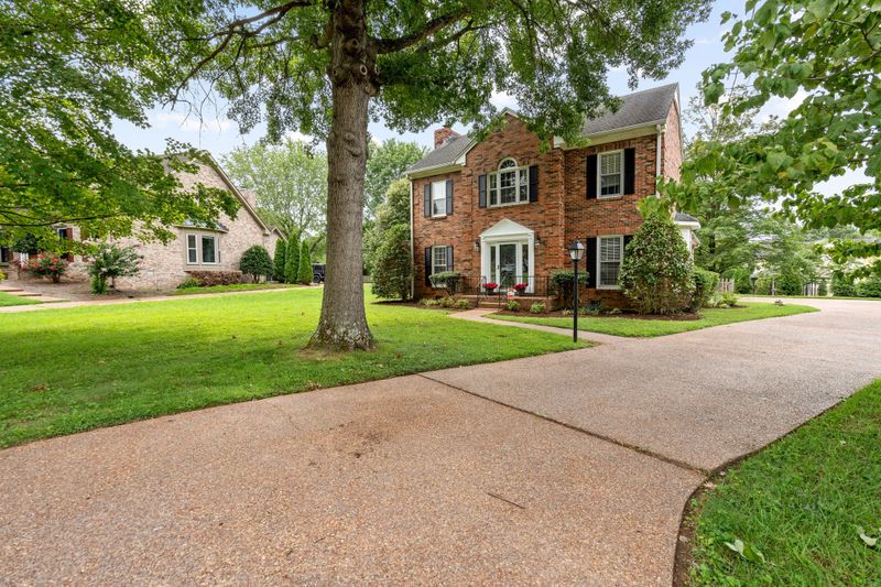 5717 Saint Charles Ct, Hermitage, TN 37076