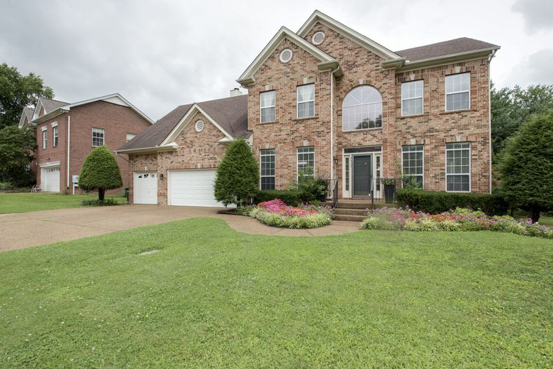 5913 Hitching Post Ln, Nashville, TN 37211