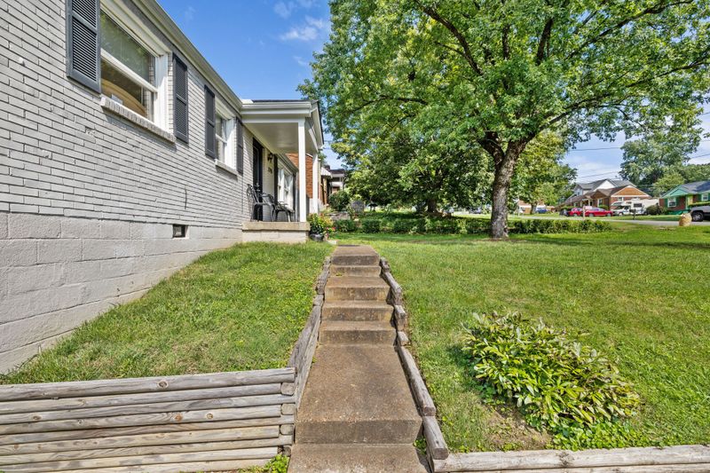 2715 Mailan Dr, Nashville, TN 37206