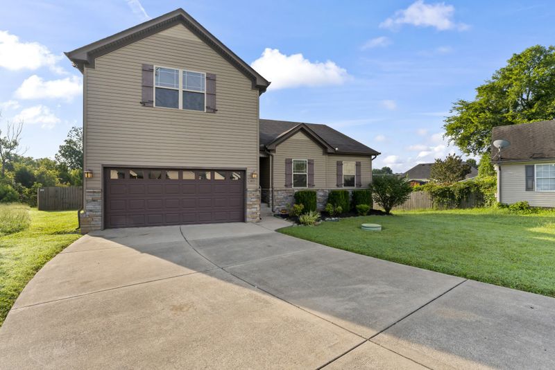 1001 Halverson Dr, Murfreesboro, TN 37128