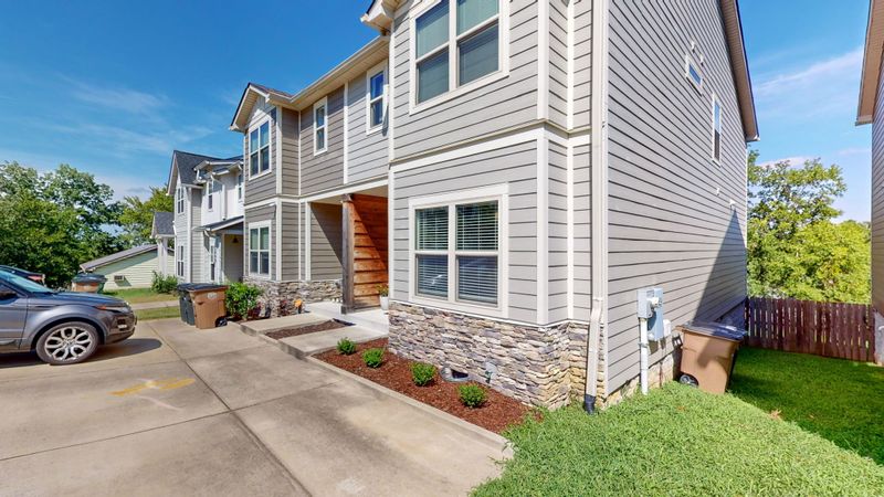 2219 Burns St, Nashville, TN 37216