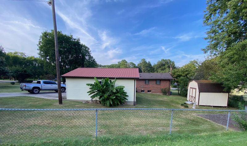 700 Stanvid Dr, Nashville, TN 37216