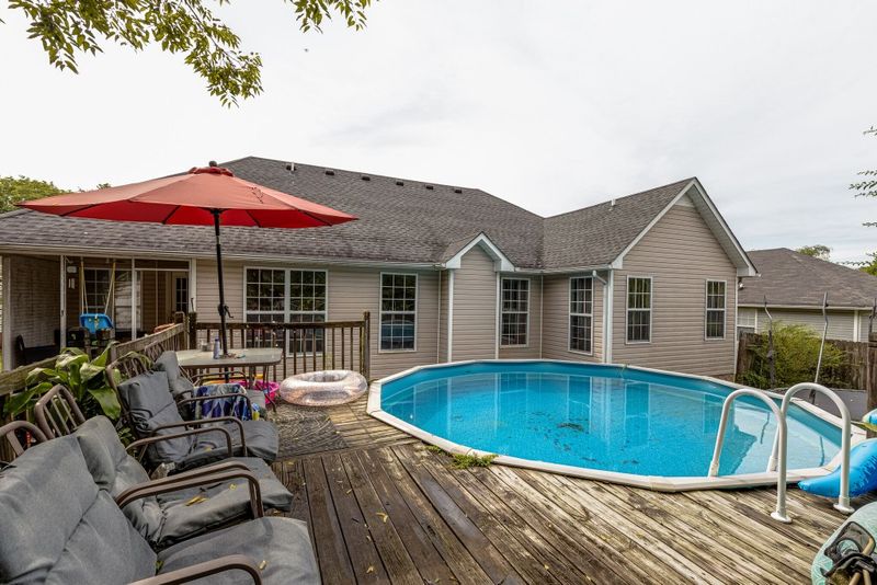 1767 University Dr, Columbia, TN 38401