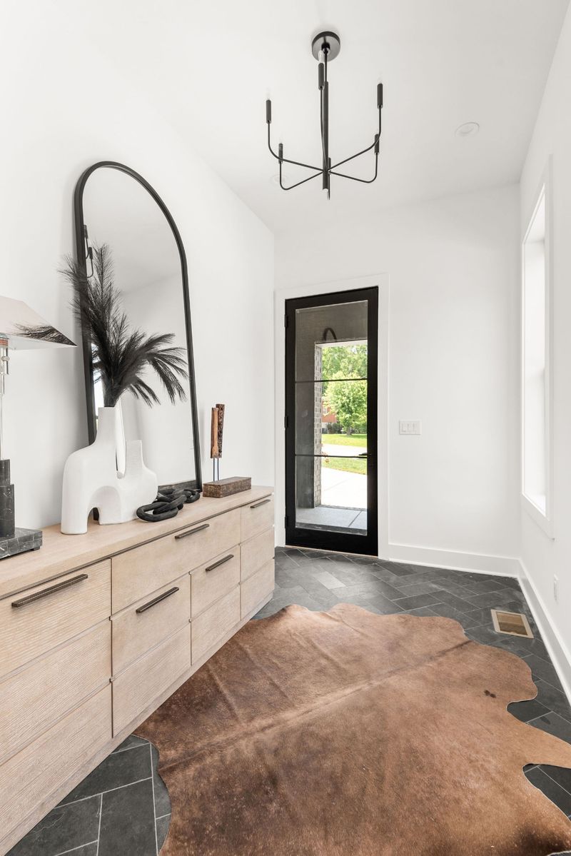 6412C Premier Dr, Nashville, TN 37209