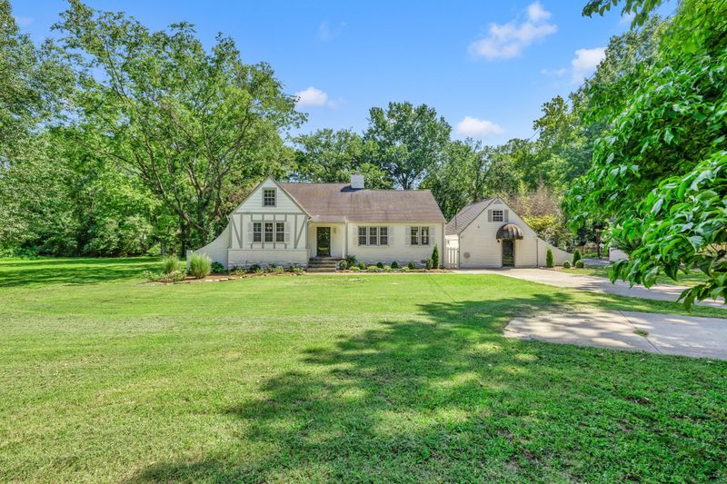 835 Sutton Hill Rd, Nashville, TN 37204