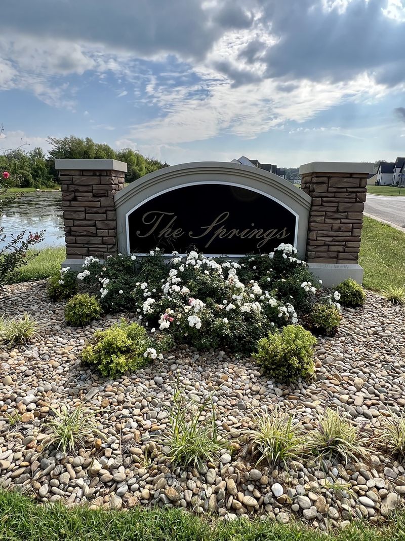 2625 Holly Springs Dr, Murfreesboro, TN 37128